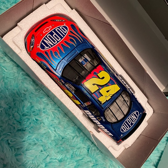 Limited Edition Jeff Gordon Collectable - Picture 3 of 6